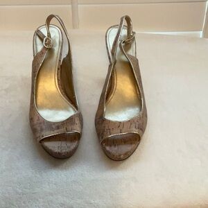 FIONI Clothing Tan and Gold Heels Slingback